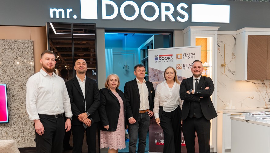 Etna Quartz на открытии флагманского салона Mr.Doors Etna Quartz на открытии флагманского салона Mr.Doors
