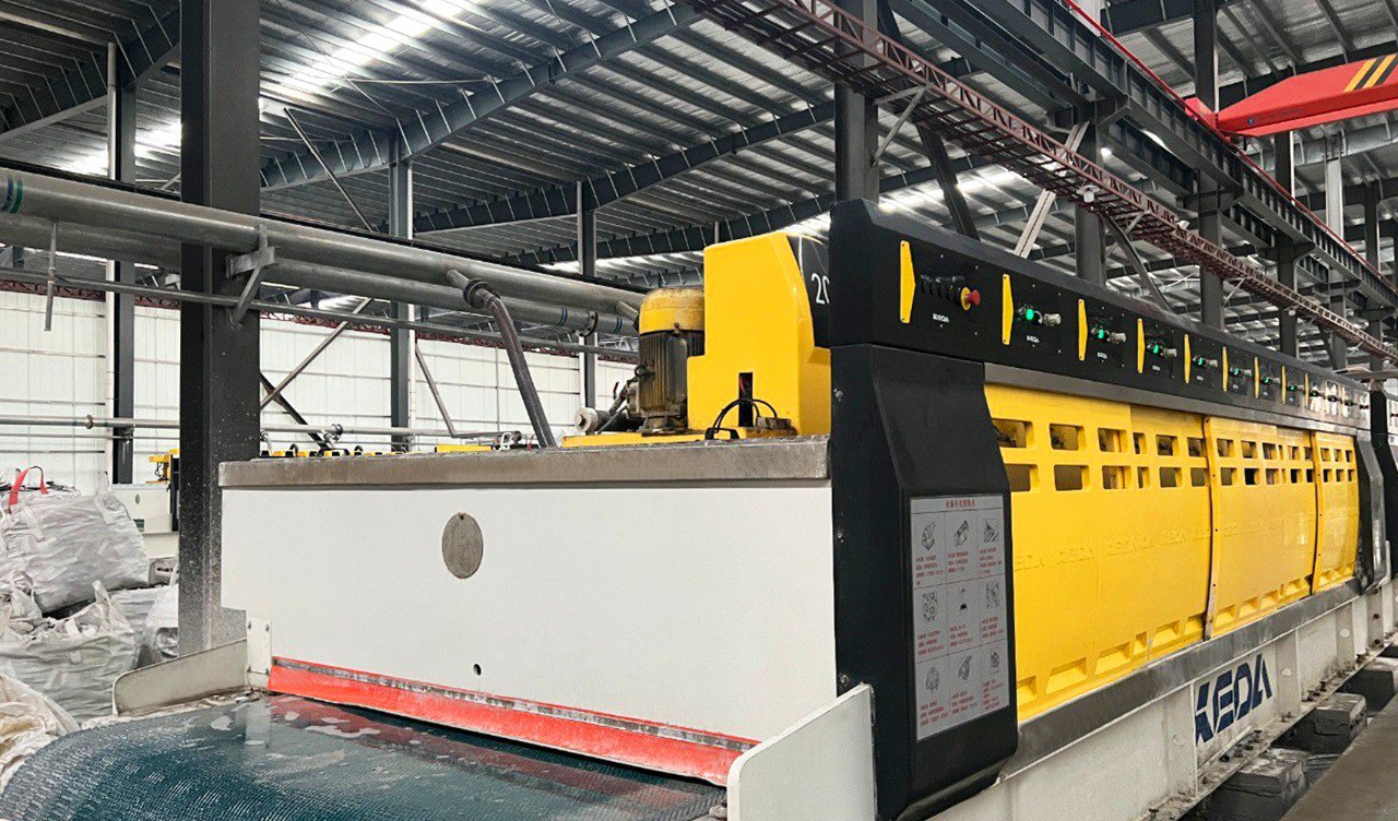 Поэтапное производство кварцевого агломерата Поэтапное производство кварцевого агломерата