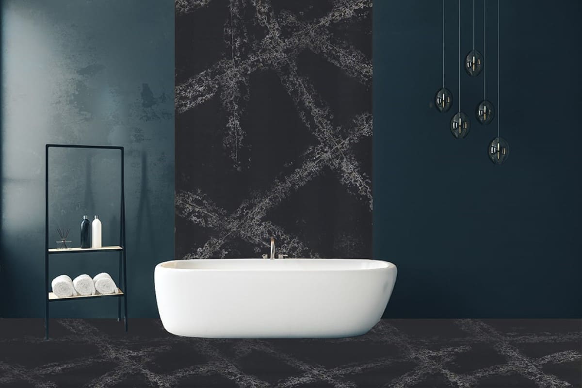 Ванная комната, оформленная с использованием Black Mirror